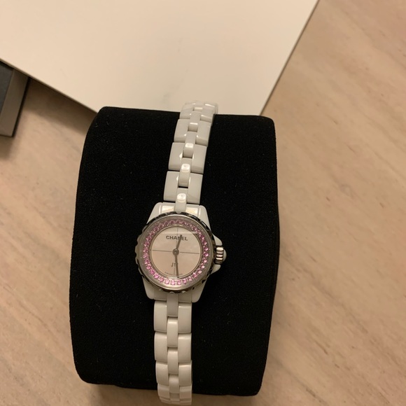 Collectors Edition: CHANEL J12 XS Watch Pink - Picture 7 of 8